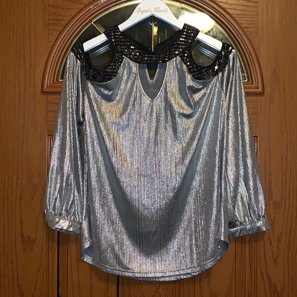 Rotita Boutique Iridescent & Shimmer Metallic Pleated Cold Shoulder Halter Top - Picture 5 of 16